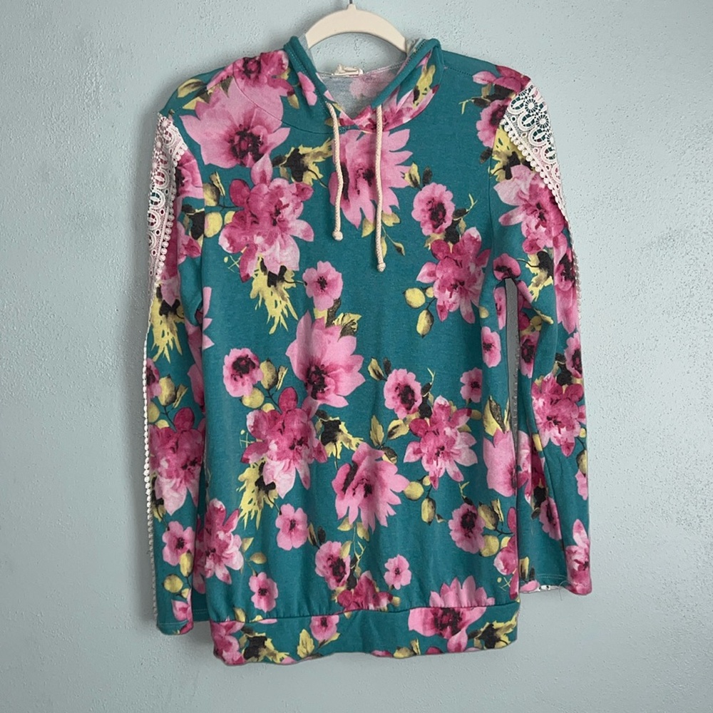 Women’s size medium floral hoodie. Like new condition
